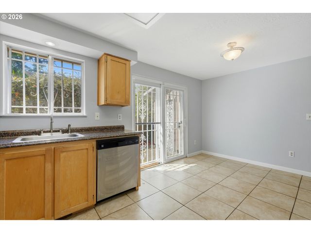 6518 Se 93RD Ave, Portland, OR 97266
