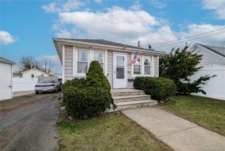 882 Ocean Street, Baldwin Harbor, NY 11510