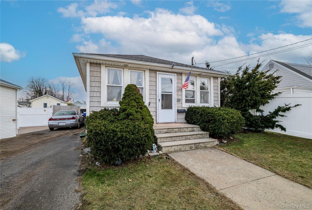 882 Ocean Street, Baldwin Harbor, NY 11510