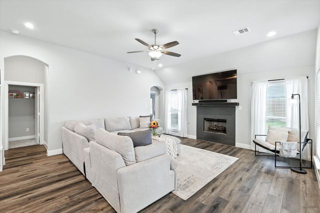 705 Chaparral Road, Sanger, TX 76266