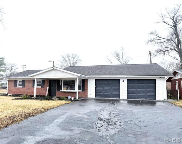 27 E Adams Drive, Cahokia, IL 62206