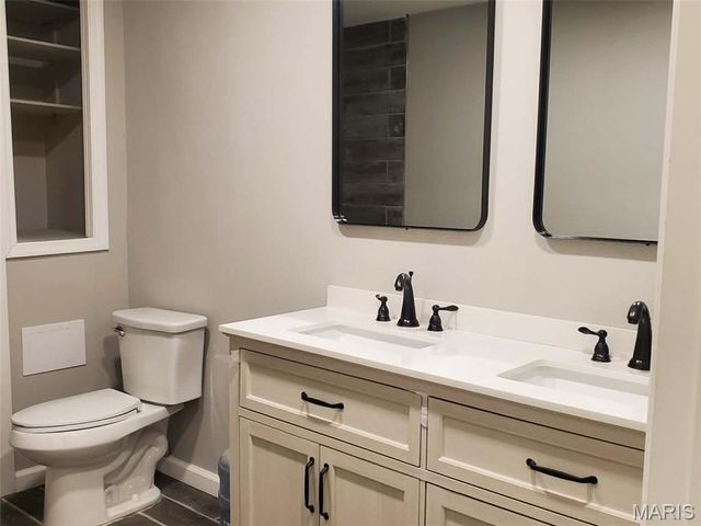 27 E Adams Drive, Cahokia, IL 62206