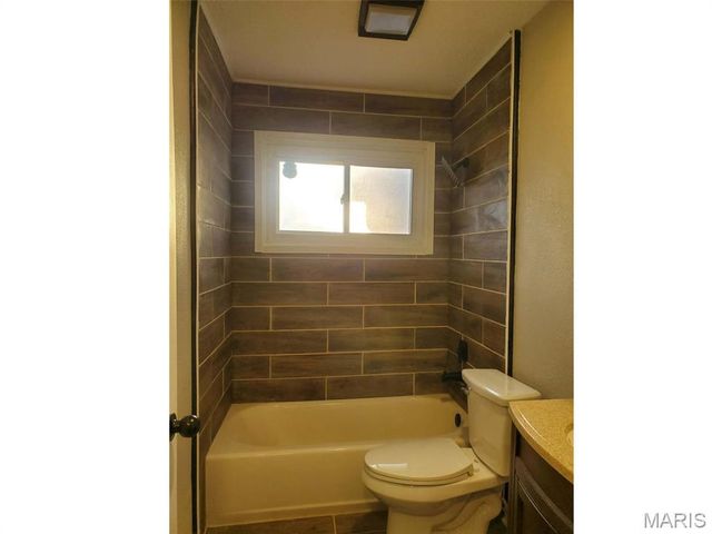 27 E Adams Drive, Cahokia, IL 62206