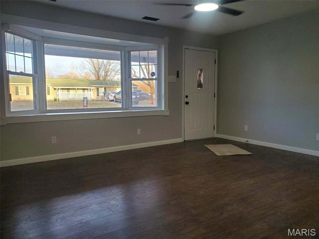 27 E Adams Drive, Cahokia, IL 62206