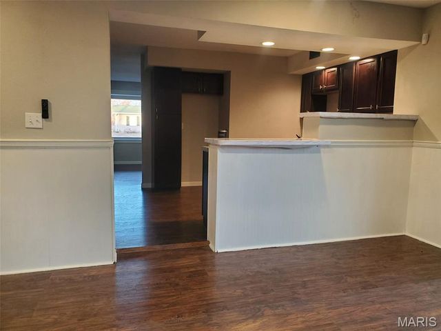 27 E Adams Drive, Cahokia, IL 62206