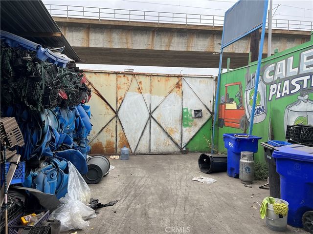 5739 Long Beach Avenue, Los Angeles, CA 90058