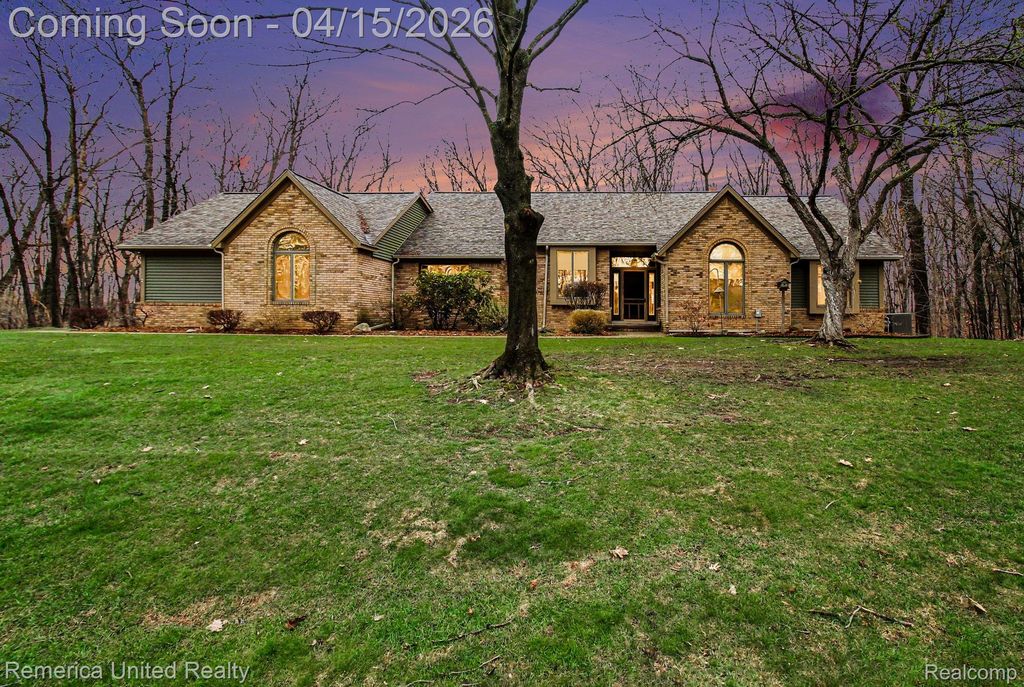 5440 Glenway Drive, Genoa Township, MI 48116