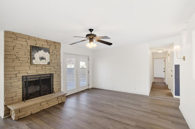 8220 E Peach Tree Ln, Wichita, KS 67207