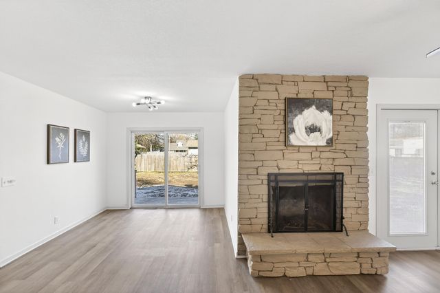 8220 E Peach Tree Ln, Wichita, KS 67207