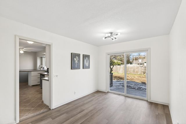 8220 E Peach Tree Ln, Wichita, KS 67207