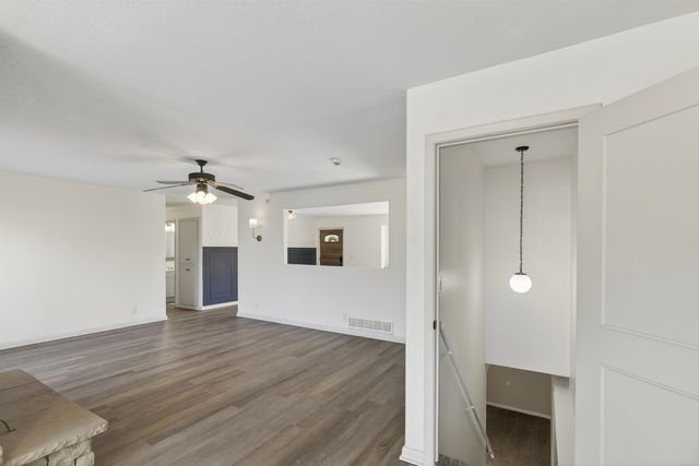 8220 E Peach Tree Ln, Wichita, KS 67207