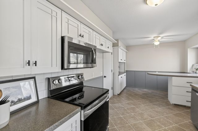 8220 E Peach Tree Ln, Wichita, KS 67207