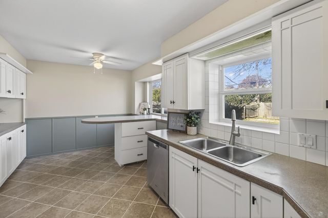 8220 E Peach Tree Ln, Wichita, KS 67207