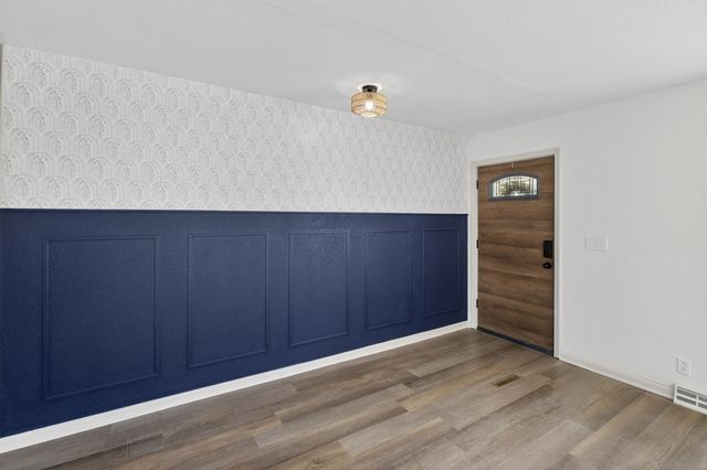 8220 E Peach Tree Ln, Wichita, KS 67207