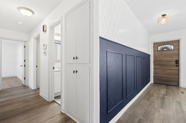 8220 E Peach Tree Ln, Wichita, KS 67207