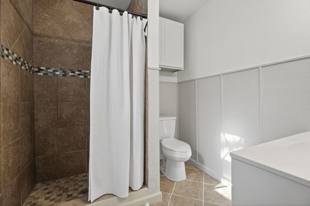 8220 E Peach Tree Ln, Wichita, KS 67207