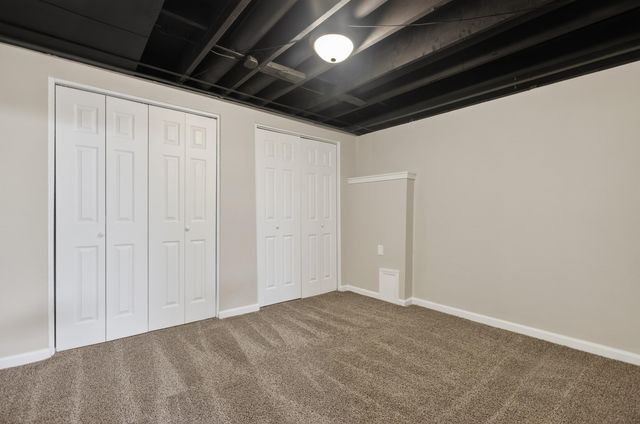 8220 E Peach Tree Ln, Wichita, KS 67207