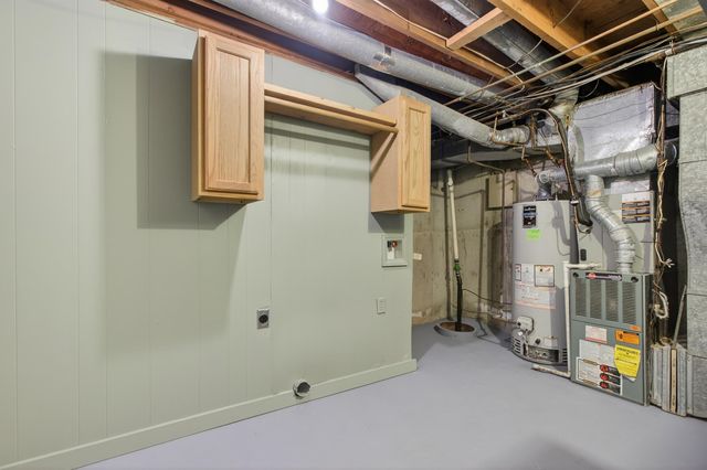 8220 E Peach Tree Ln, Wichita, KS 67207