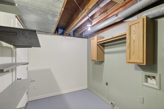 8220 E Peach Tree Ln, Wichita, KS 67207