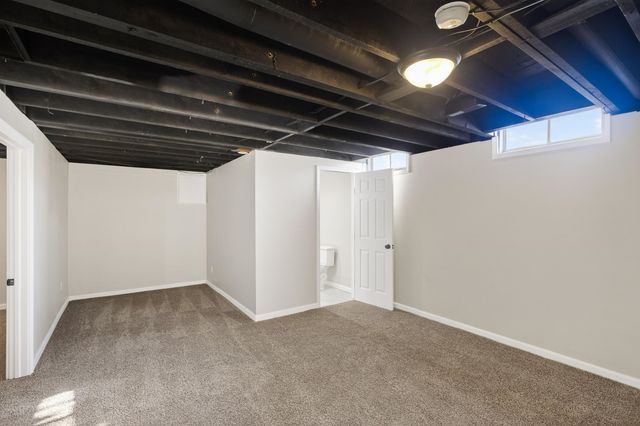 8220 E Peach Tree Ln, Wichita, KS 67207