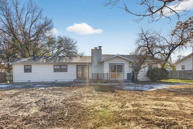 8220 E Peach Tree Ln, Wichita, KS 67207