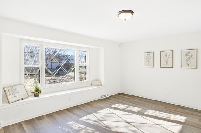 8220 E Peach Tree Ln, Wichita, KS 67207