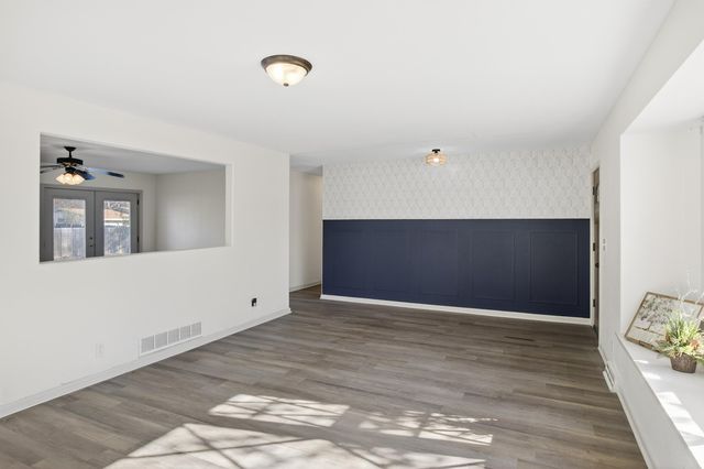 8220 E Peach Tree Ln, Wichita, KS 67207