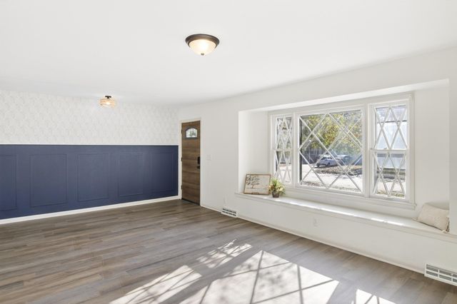 8220 E Peach Tree Ln, Wichita, KS 67207