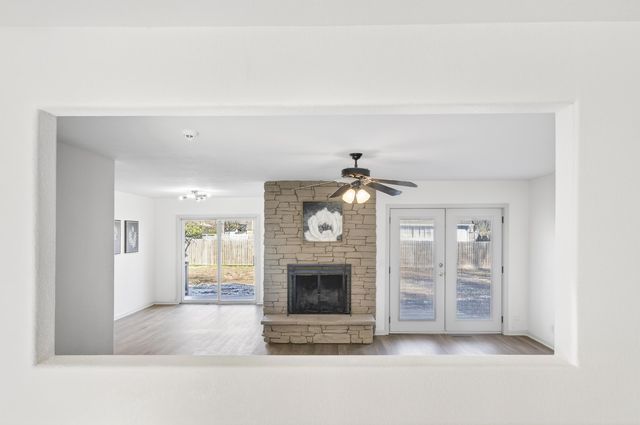 8220 E Peach Tree Ln, Wichita, KS 67207