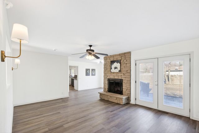 8220 E Peach Tree Ln, Wichita, KS 67207