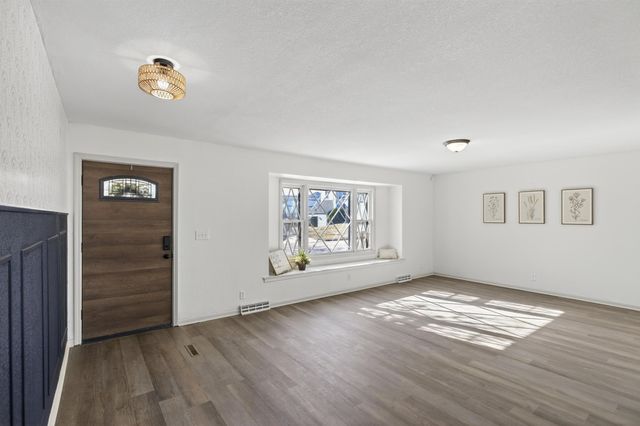 8220 E Peach Tree Ln, Wichita, KS 67207