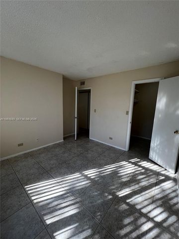 3760 Inverrary Dr 2Z, Lauderhill, FL 33319