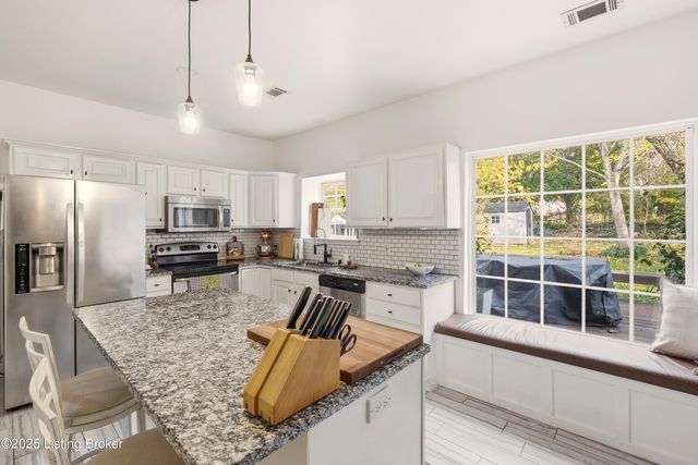 5253 Craigs Creek Dr, Louisville, KY 40241