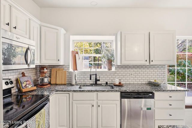 5253 Craigs Creek Dr, Louisville, KY 40241