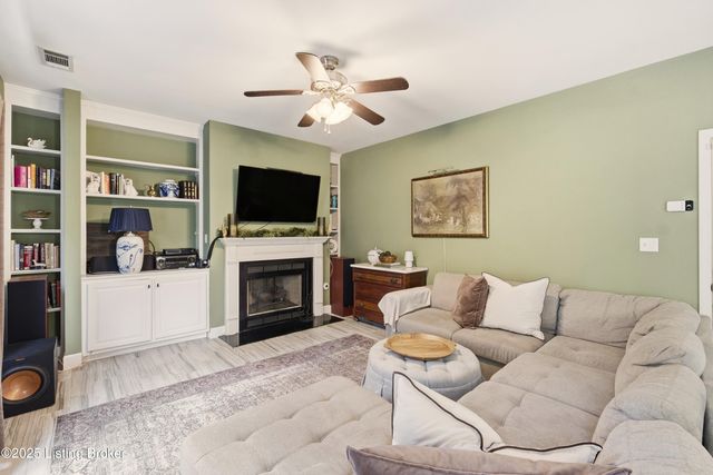 5253 Craigs Creek Dr, Louisville, KY 40241