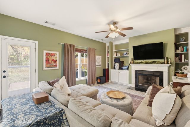 5253 Craigs Creek Dr, Louisville, KY 40241