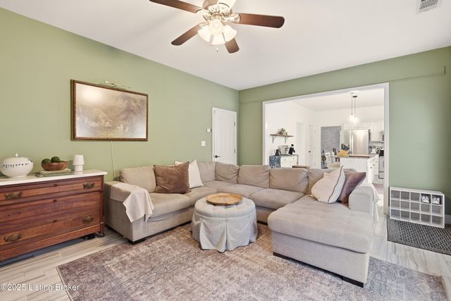 5253 Craigs Creek Dr, Louisville, KY 40241