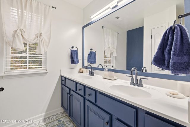 5253 Craigs Creek Dr, Louisville, KY 40241