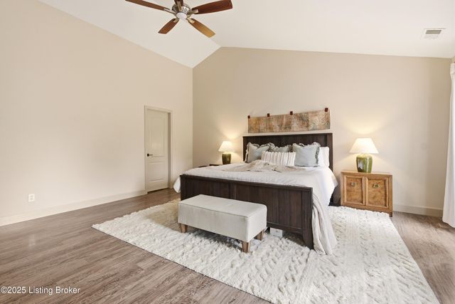 5253 Craigs Creek Dr, Louisville, KY 40241