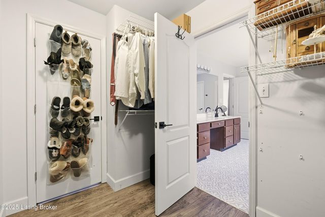 5253 Craigs Creek Dr, Louisville, KY 40241