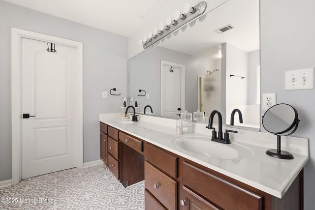 5253 Craigs Creek Dr, Louisville, KY 40241