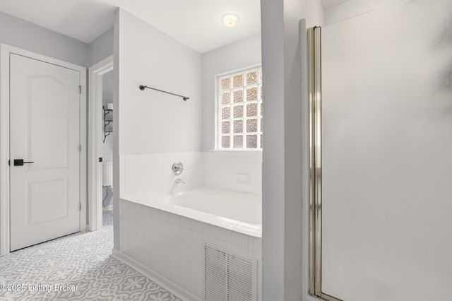 5253 Craigs Creek Dr, Louisville, KY 40241