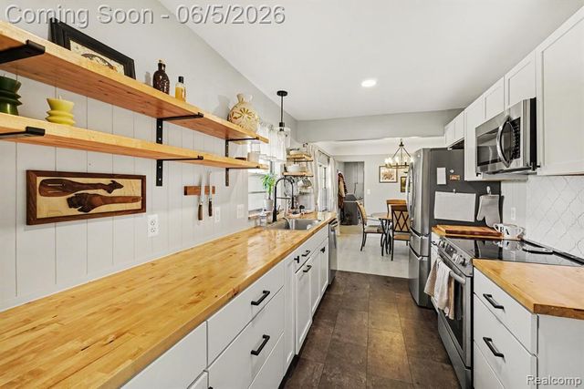 7371 Linden Road, Swartz Creek, MI 48473