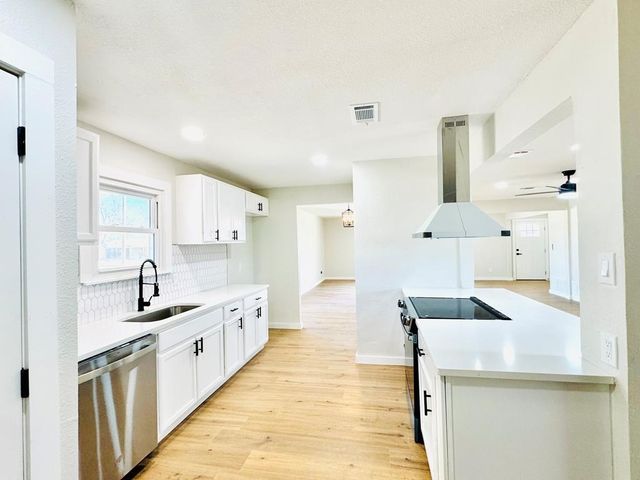 811 NW 12th St, Andrews, TX 79714