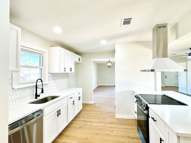 811 NW 12th St, Andrews, TX 79714