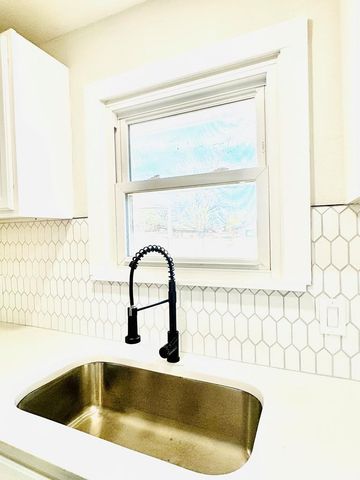 811 NW 12th St, Andrews, TX 79714