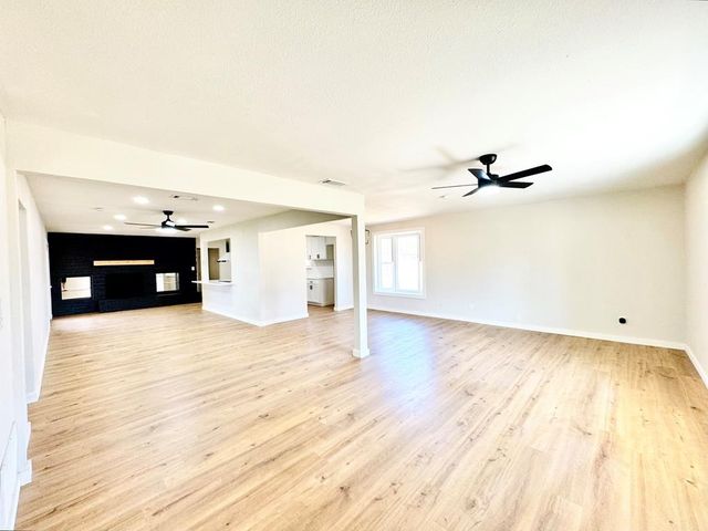 811 NW 12th St, Andrews, TX 79714