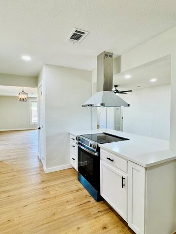 811 NW 12th St, Andrews, TX 79714