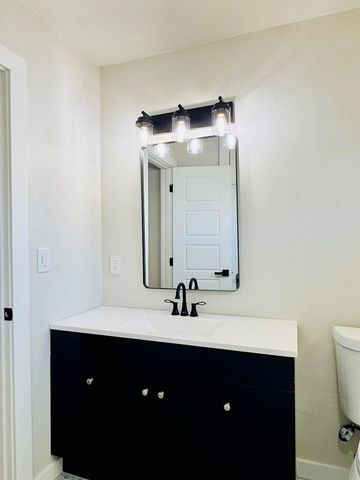 811 NW 12th St, Andrews, TX 79714