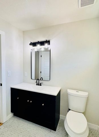 811 NW 12th St, Andrews, TX 79714